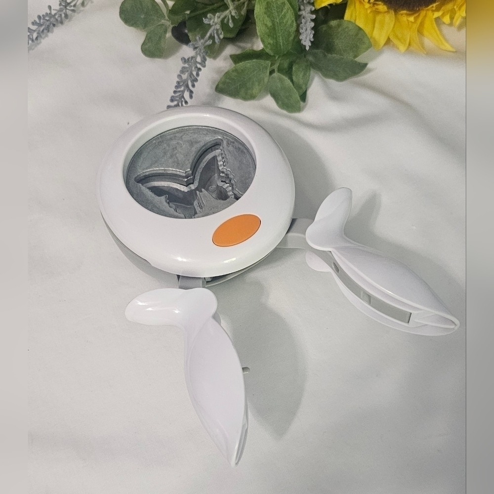 Fiskars Large Squeeze Punch Butterfly